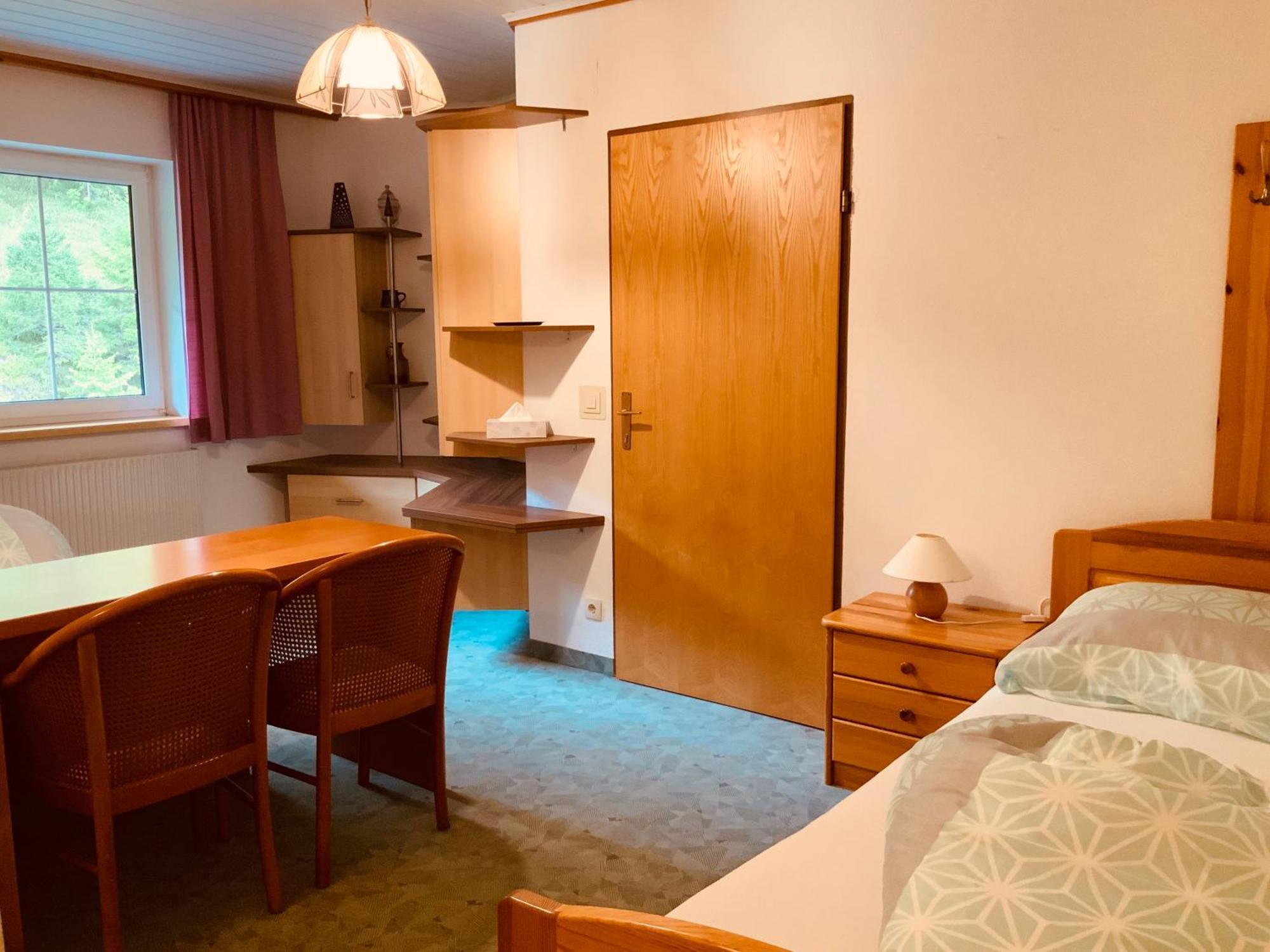 Motel Brunner Apartments & Zimmer Bad Eisenkappel Pokój zdjęcie